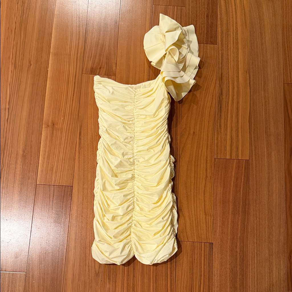 Elegant Yellow Ruched One-Shoulder Dress